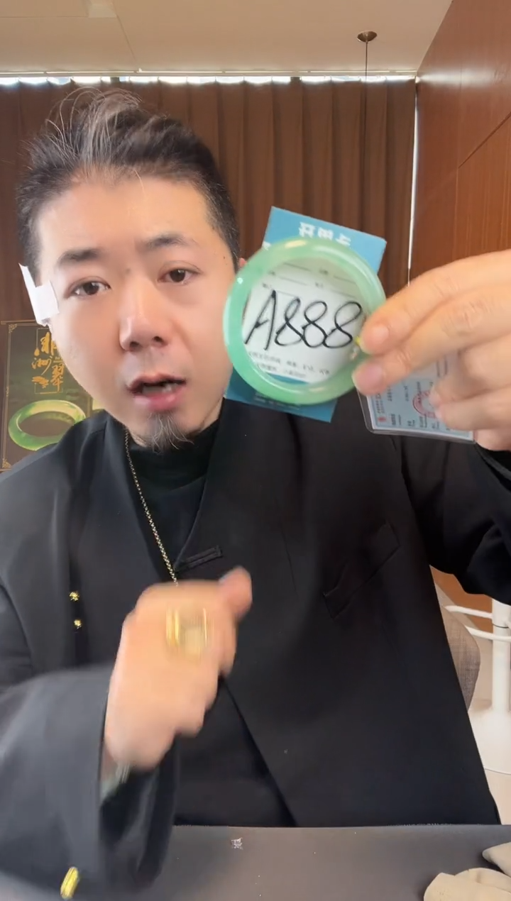 【闪购商品】石英质玉手镯未镶嵌非洲翠