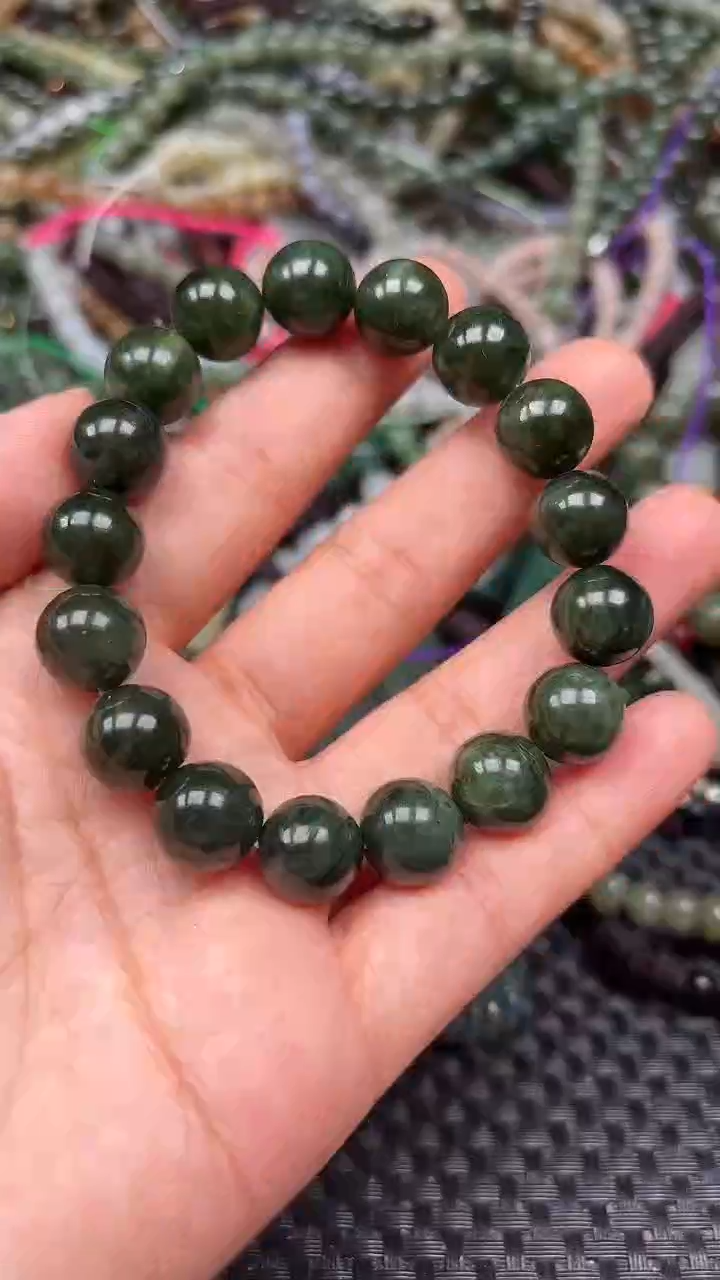 和田玉未镶嵌颈饰1