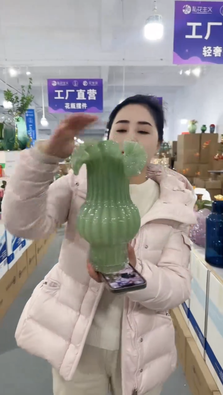 【闪购商品】玻璃安琪花瓶微瑕-MBCS