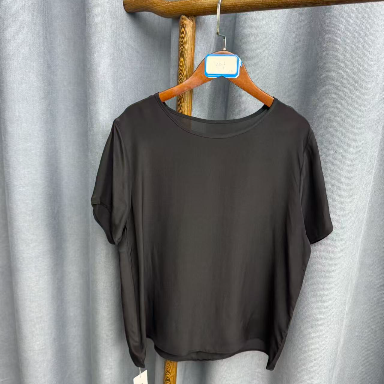 （瑕疵）秋季新款休闲时尚圆领桑蚕丝短袖上衣女Z509