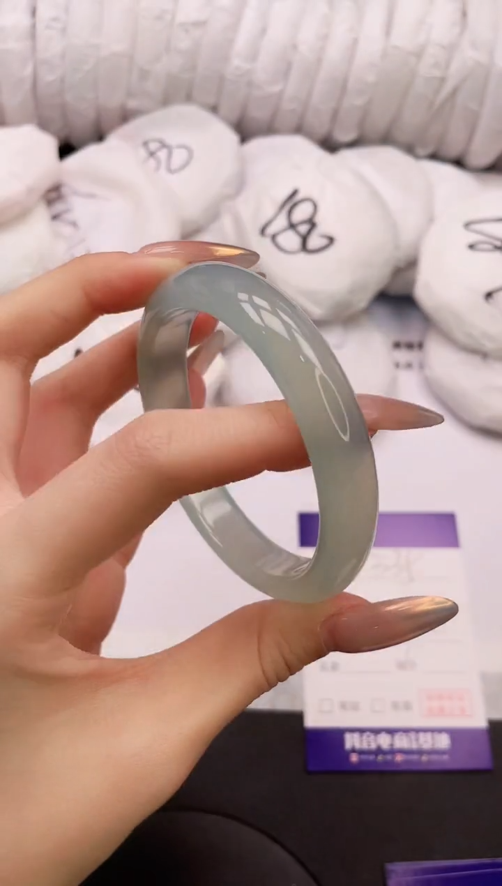 【闪购商品】石英质玉手镯未镶嵌31K565-58