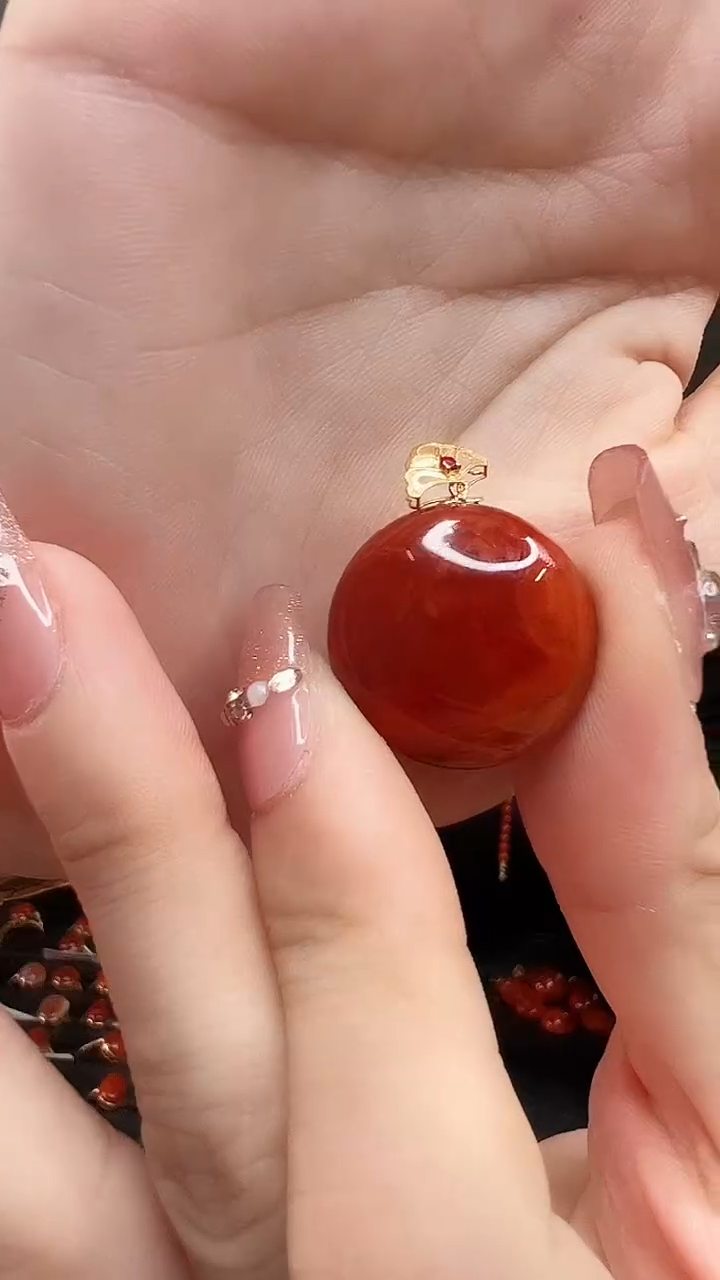 【闪购商品】南红玛瑙吊坠18K金镶嵌/YK