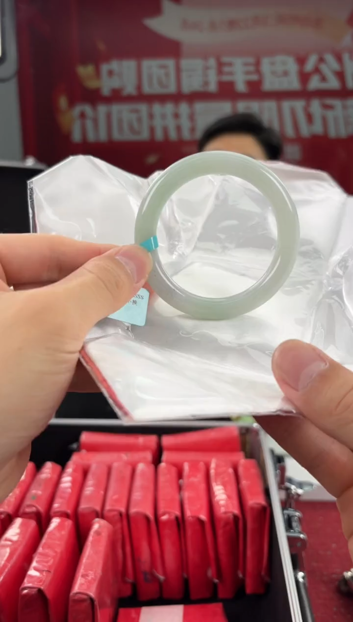 翡翠未镶嵌手镯（圆镯）31手镯