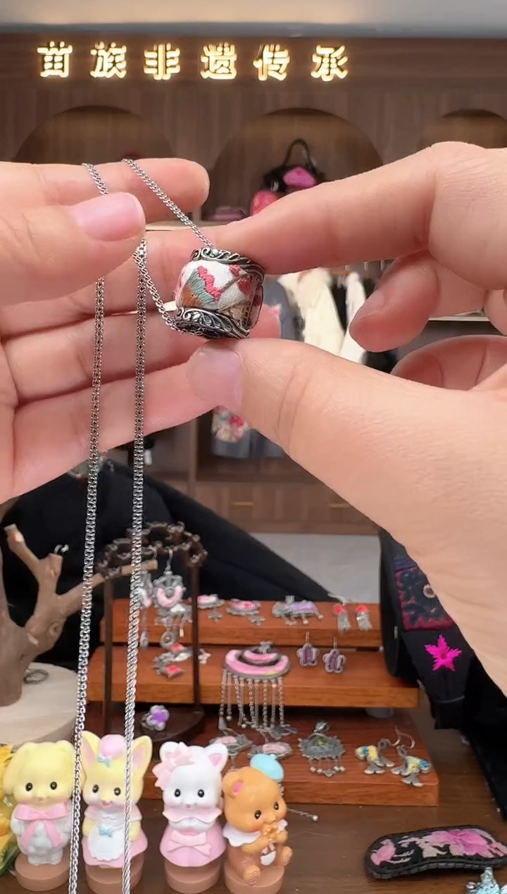 【闪购商品】织绣扶光苗绣传承47