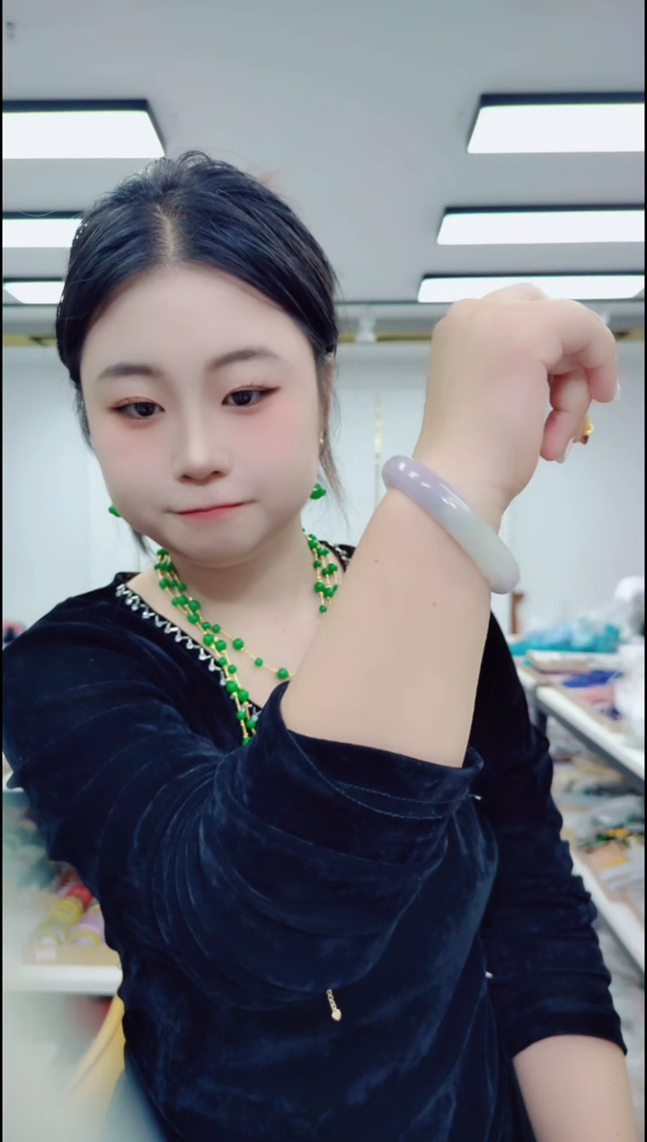 树脂制品春***色1619手镯一个