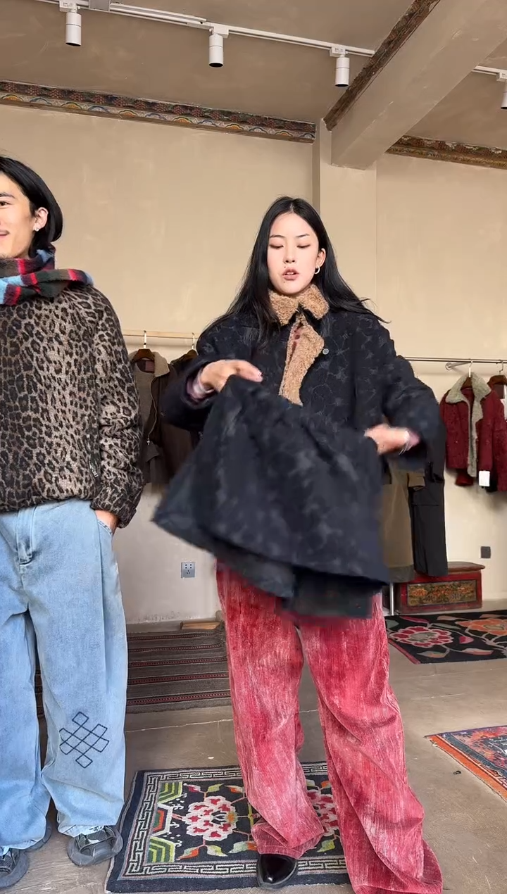 黑色裙片提花外套L