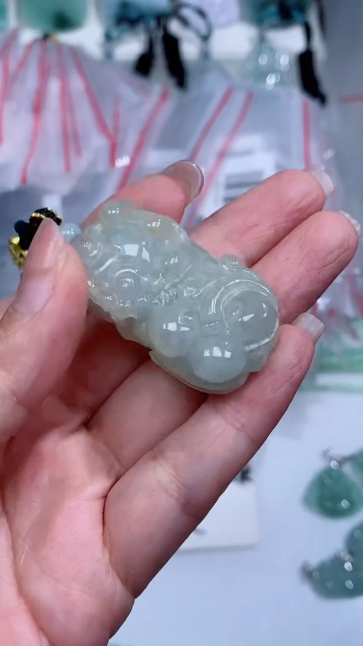 颈饰未镶嵌翡翠吊坠