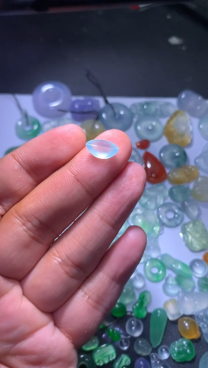 【闪购商品】翡翠颈饰未镶嵌切割