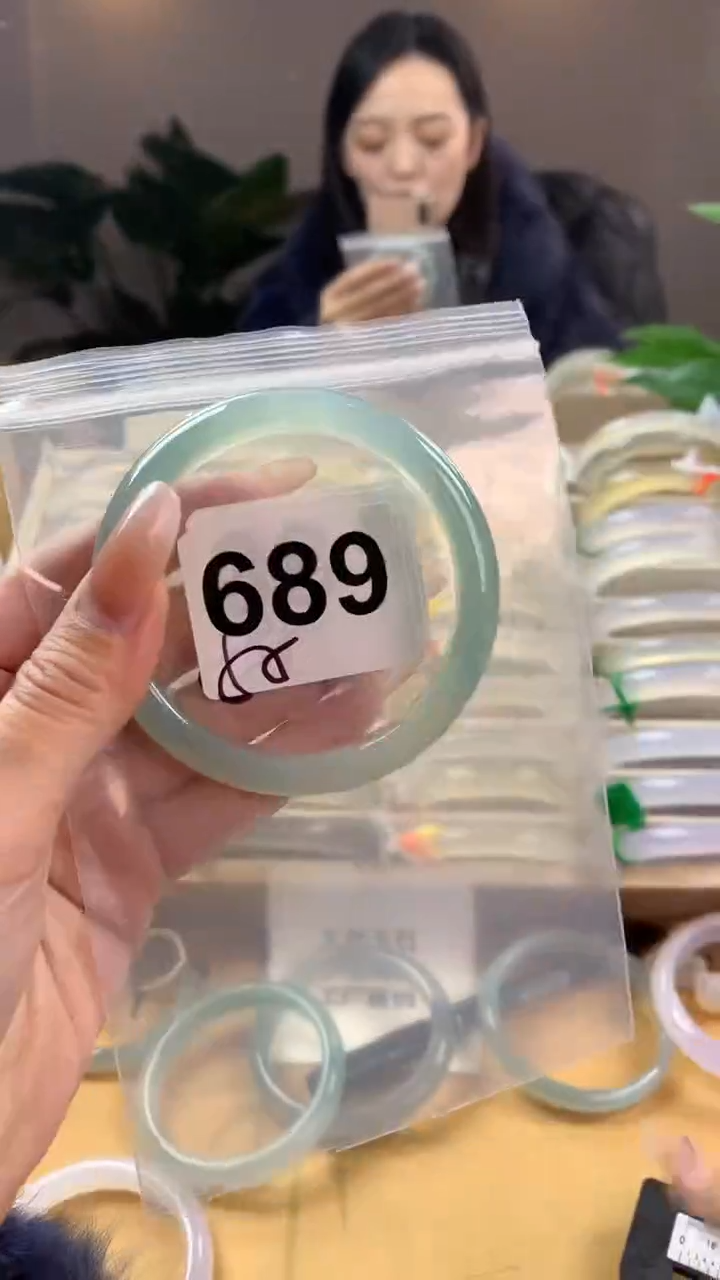 【闪购商品】玛瑙/玉髓手镯未镶嵌689