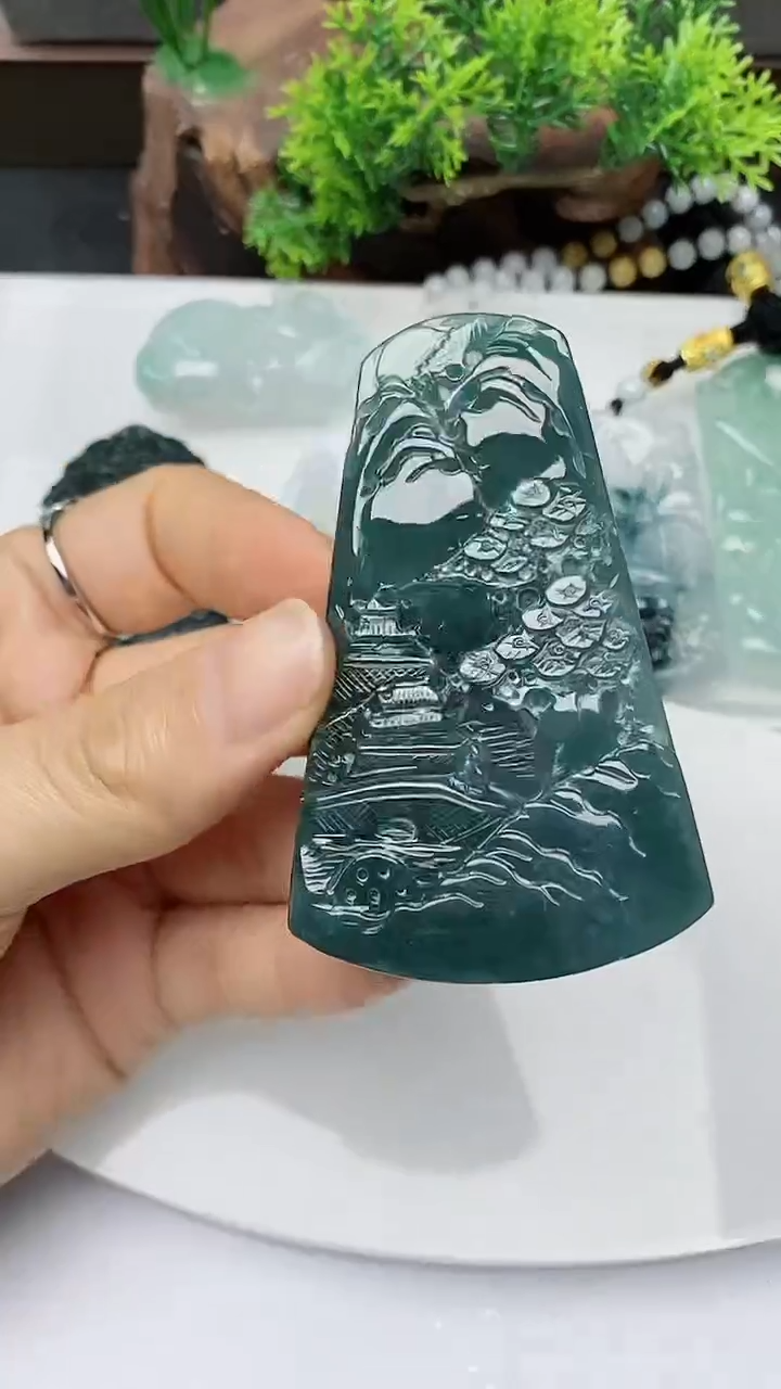 【闪购商品】翡翠颈饰未镶嵌         