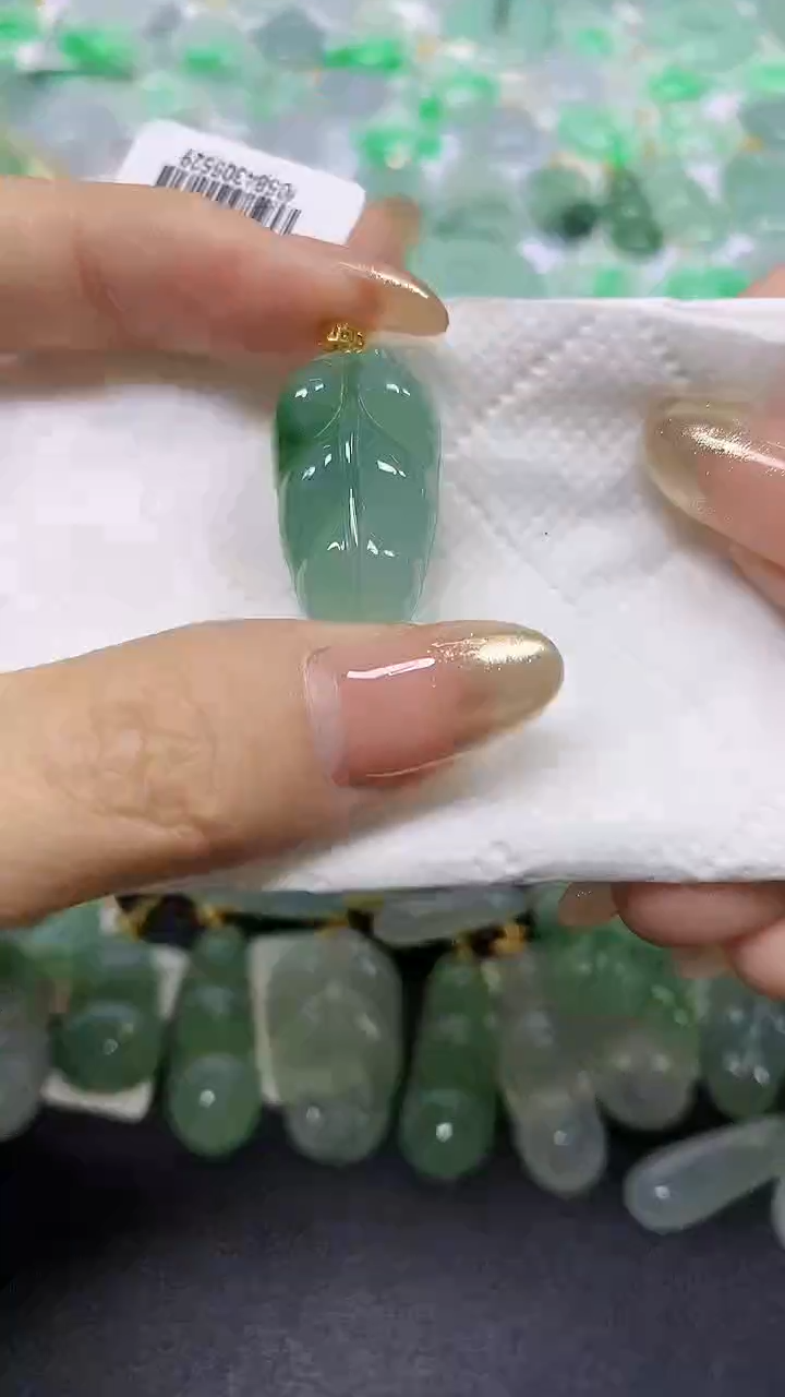 颈饰18K金镶嵌翡翠A货