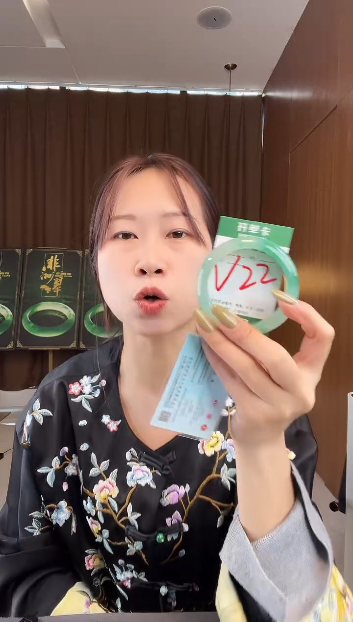 【闪购商品】石英质玉手镯未镶嵌非洲翠