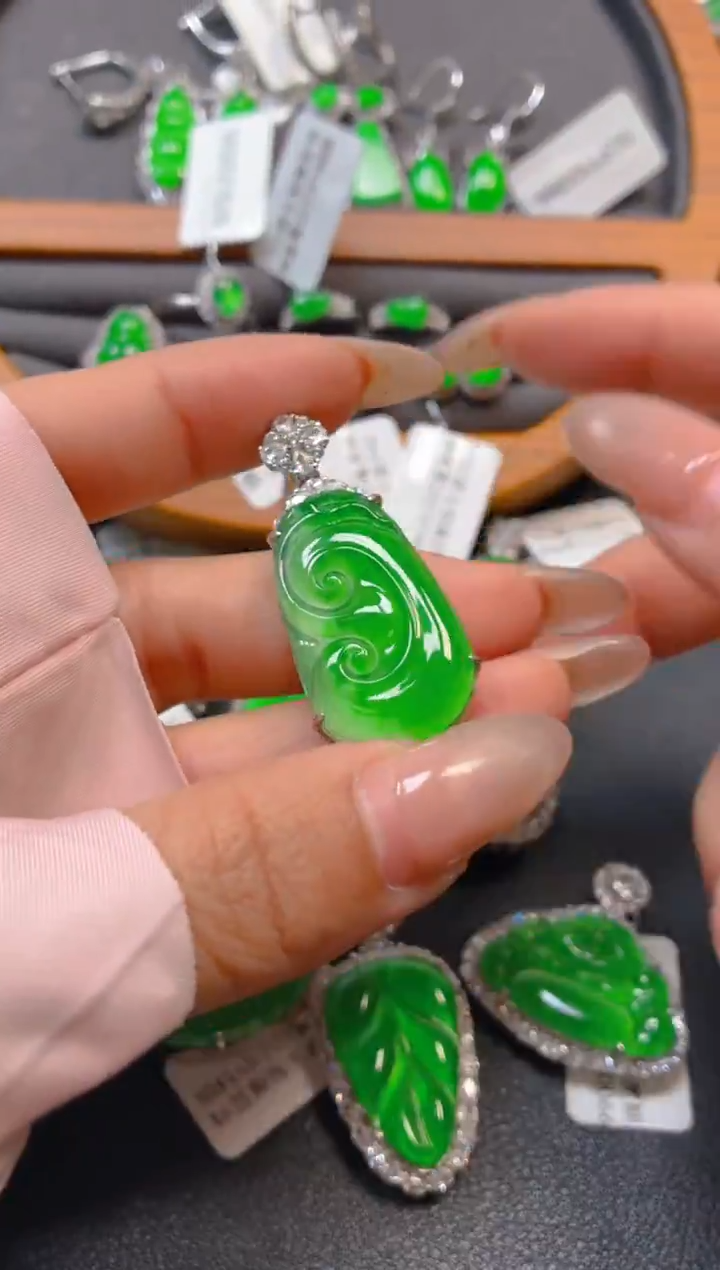 银S925镶嵌翡翠耳饰1