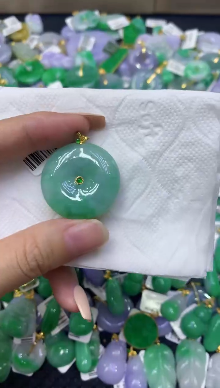 颈饰18K金镶嵌翡翠天然缅甸翡翠A货