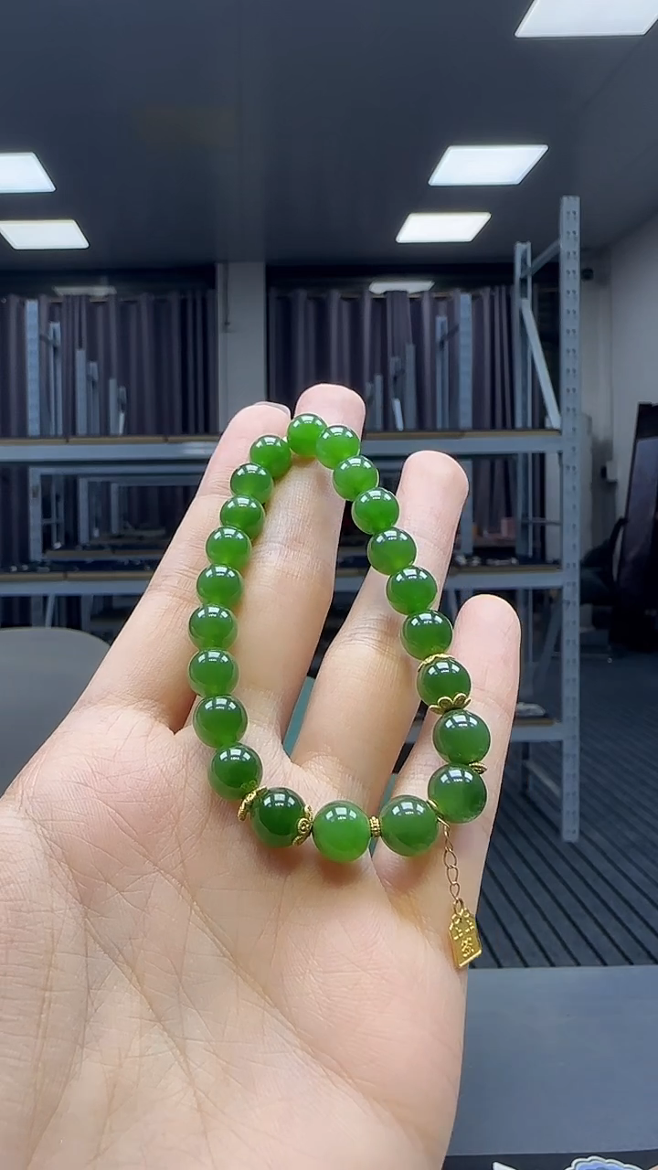 18K金镶嵌手串和田玉1