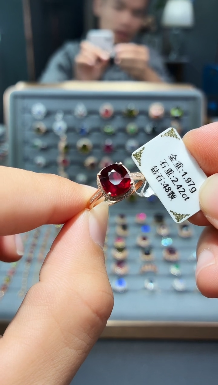 18K金镶嵌戒指碧玺2.42.