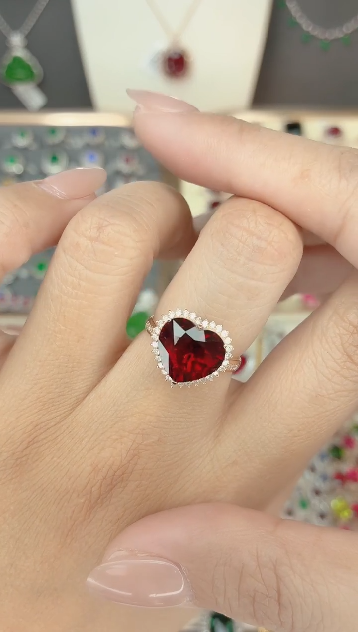 18K金镶嵌碧玺戒指碧玺4.5CT