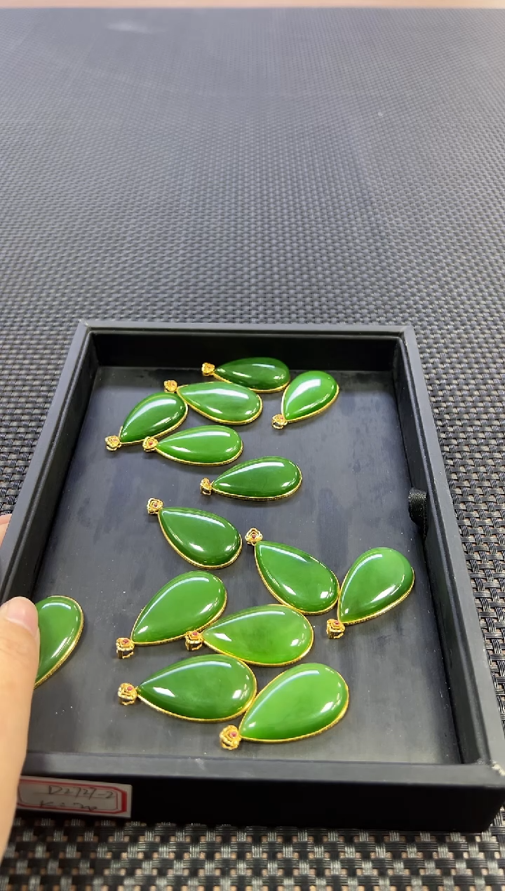 【闪购商品】和田玉挂件18K金镶嵌一个（多样性发一件）不带链