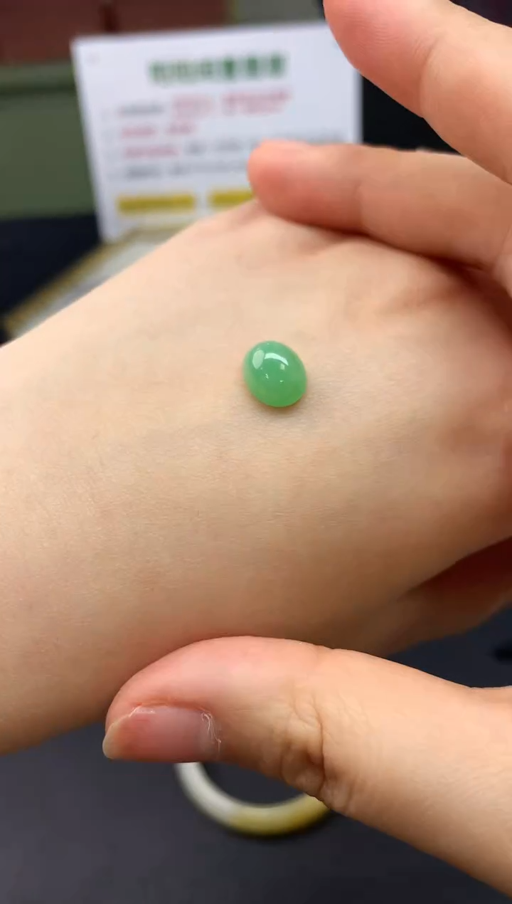 【闪购商品】翡翠吊坠(不含链)未镶嵌翡翠蛋面