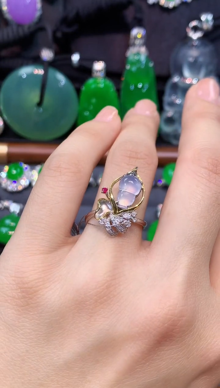 18K金镶嵌戒指翡翠戒指