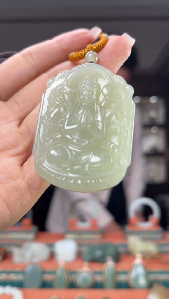 颈饰未镶嵌和田玉佩佩鼠