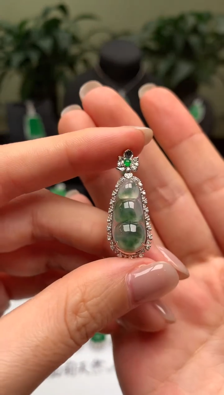 翡翠18K金镶嵌吊坠(不含链)福豆