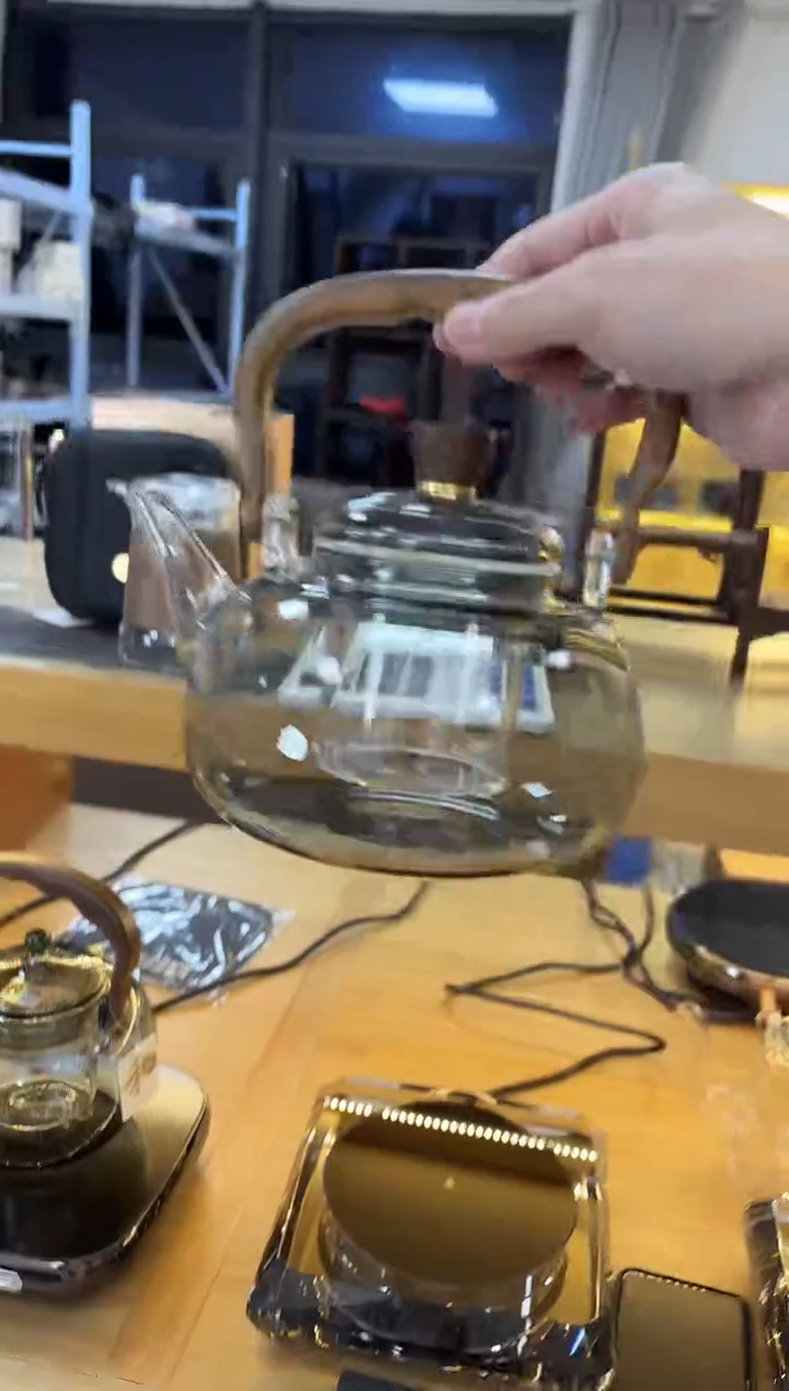 玥纳斯-祥云六宝壶