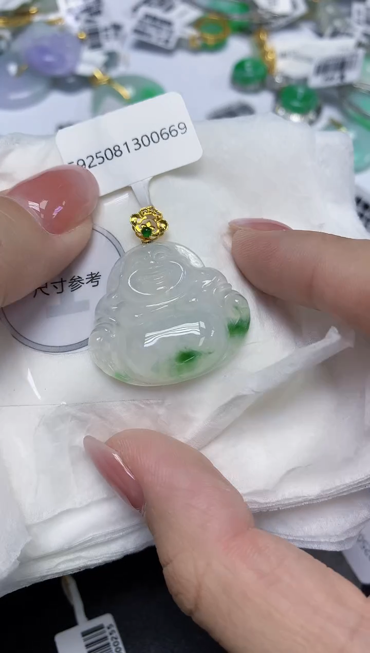 颈饰18K金镶嵌翡翠天然缅甸翡翠A货多样性发一件