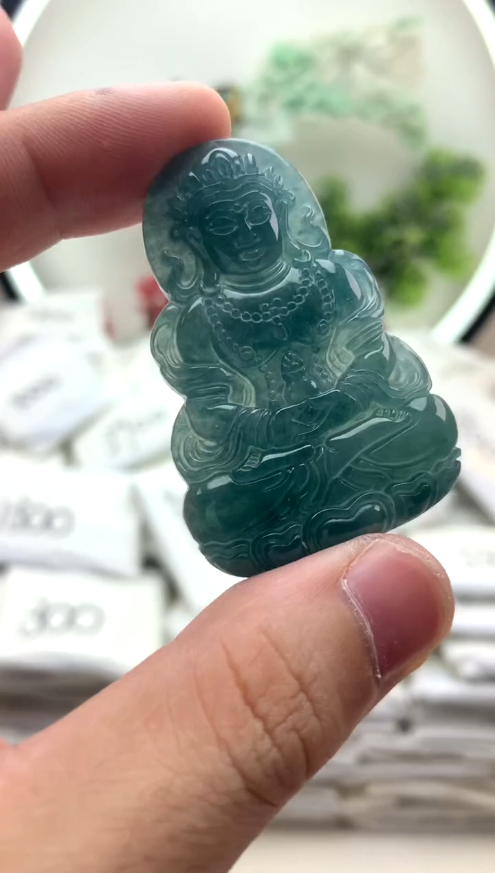 颈饰未镶嵌翡翠度母观音