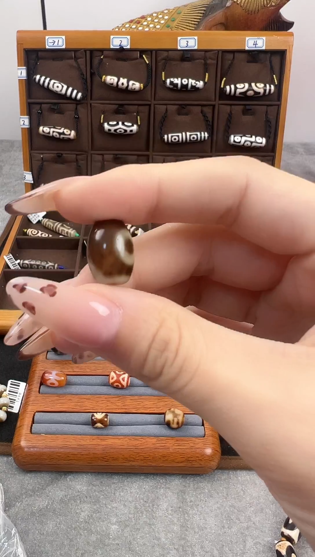 玛瑙/玉髓（覆膜）颈饰未镶嵌65.（微瑕）