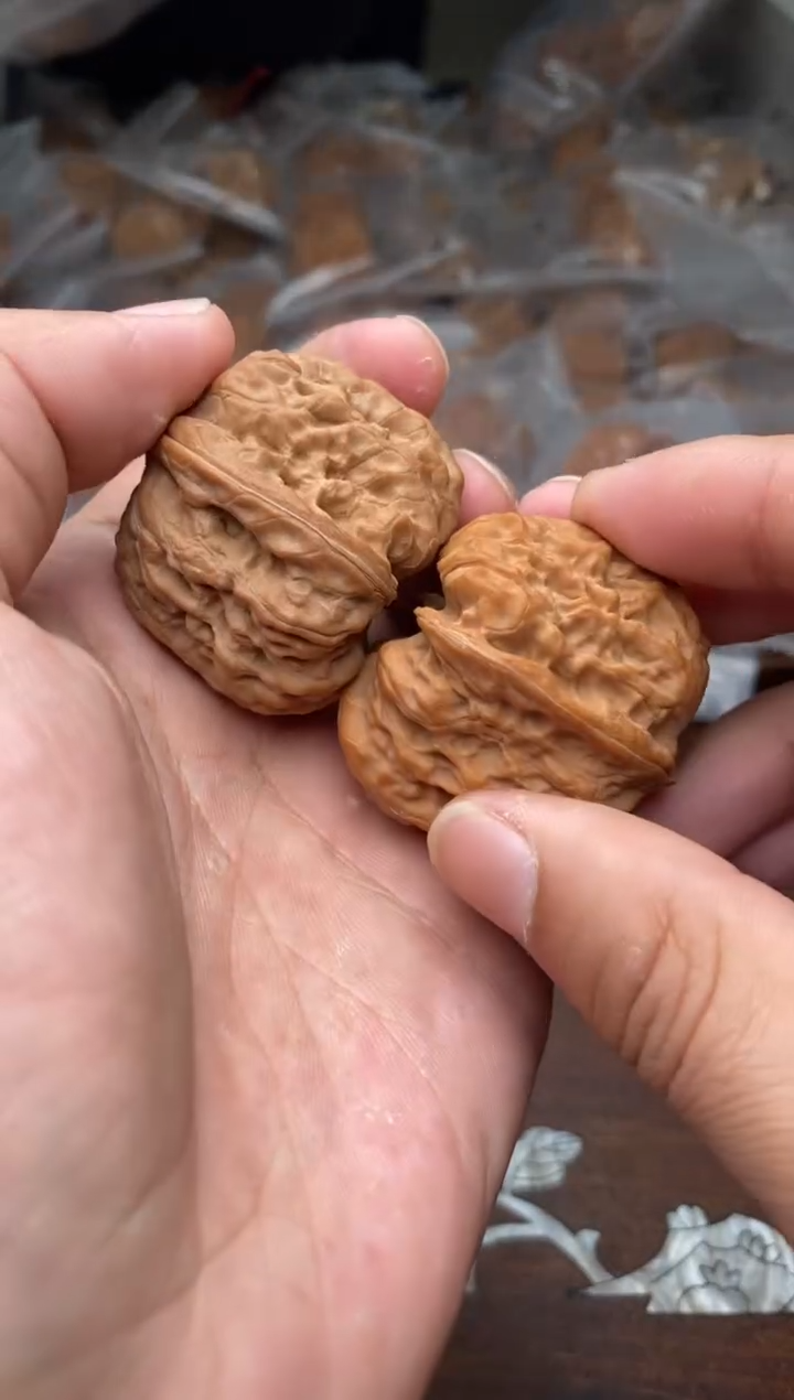 【闪购商品】文玩核桃把件A18号39尺凹底