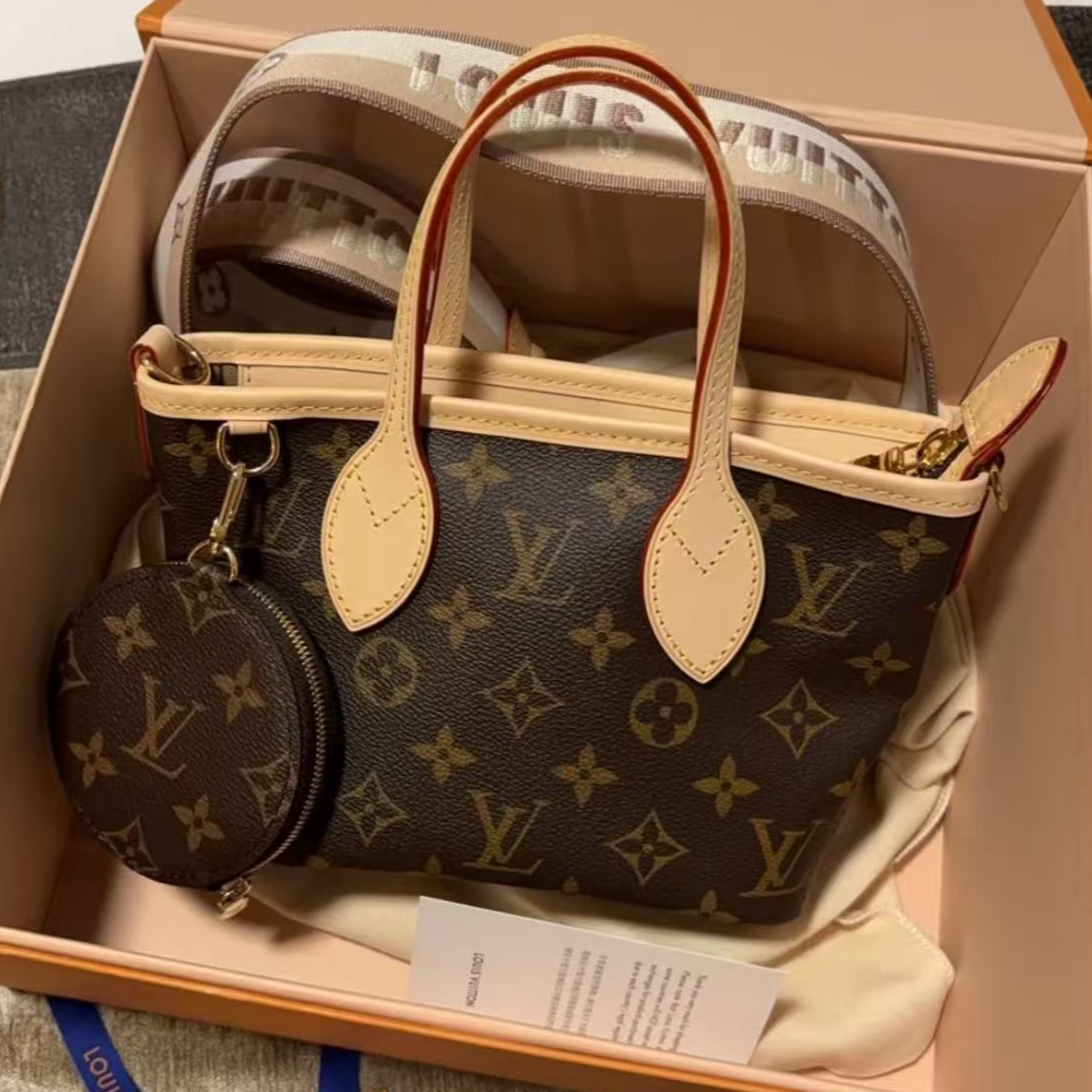99新 LouisVuitton/路易威登 米色内衬肩带老花NFbb单肩包/D店