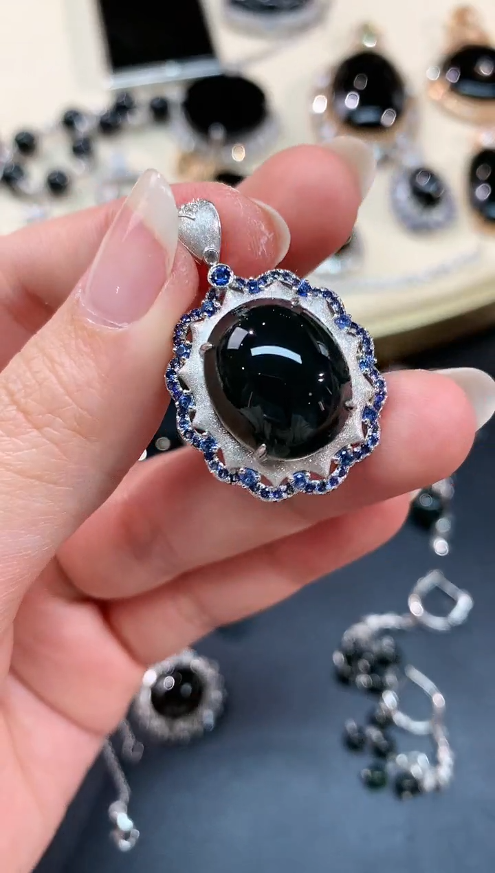 【闪购商品】翡翠吊坠(不含链)18K金镶嵌蛋面A173|6800