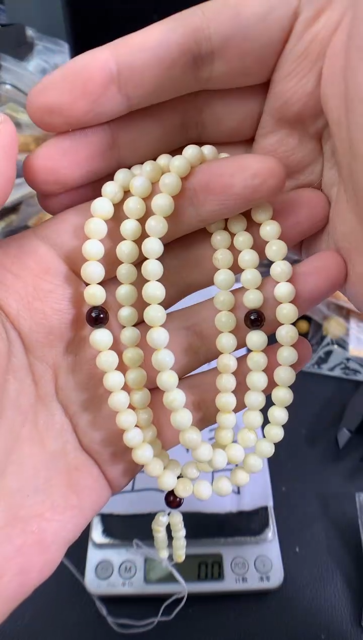 蜜蜡未镶嵌珠宝奇石1