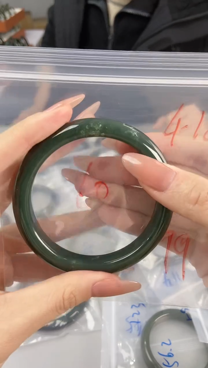 【闪购商品】和田玉手镯未镶嵌和田玉418