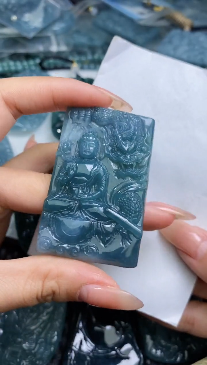 【闪购商品】翡翠颈饰未镶嵌           