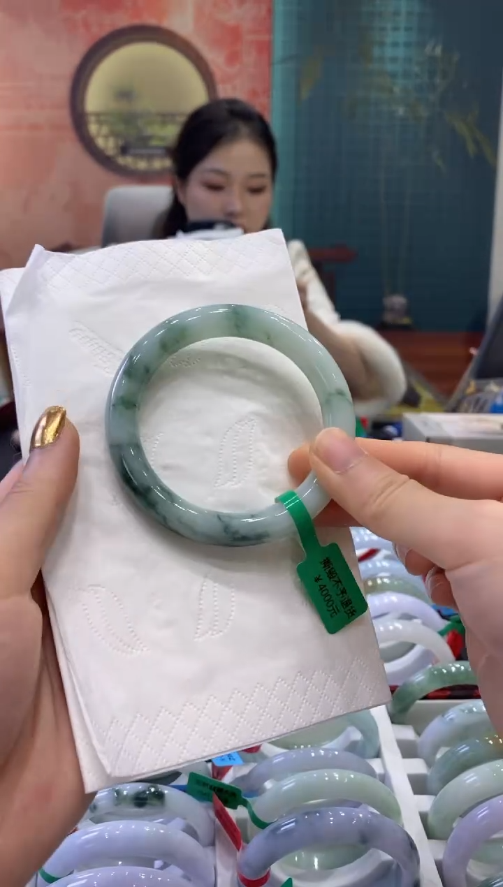 【闪购商品】翡翠手镯未镶嵌多人11728