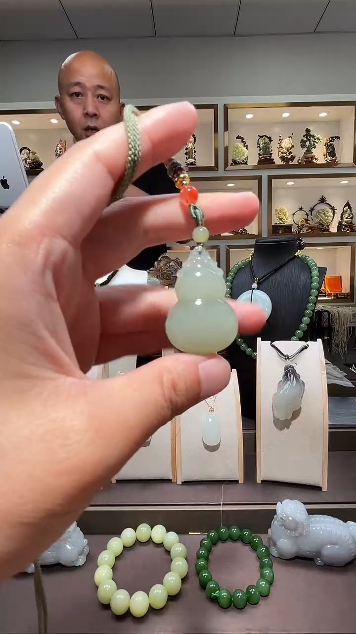 和田玉未镶嵌颈饰苏