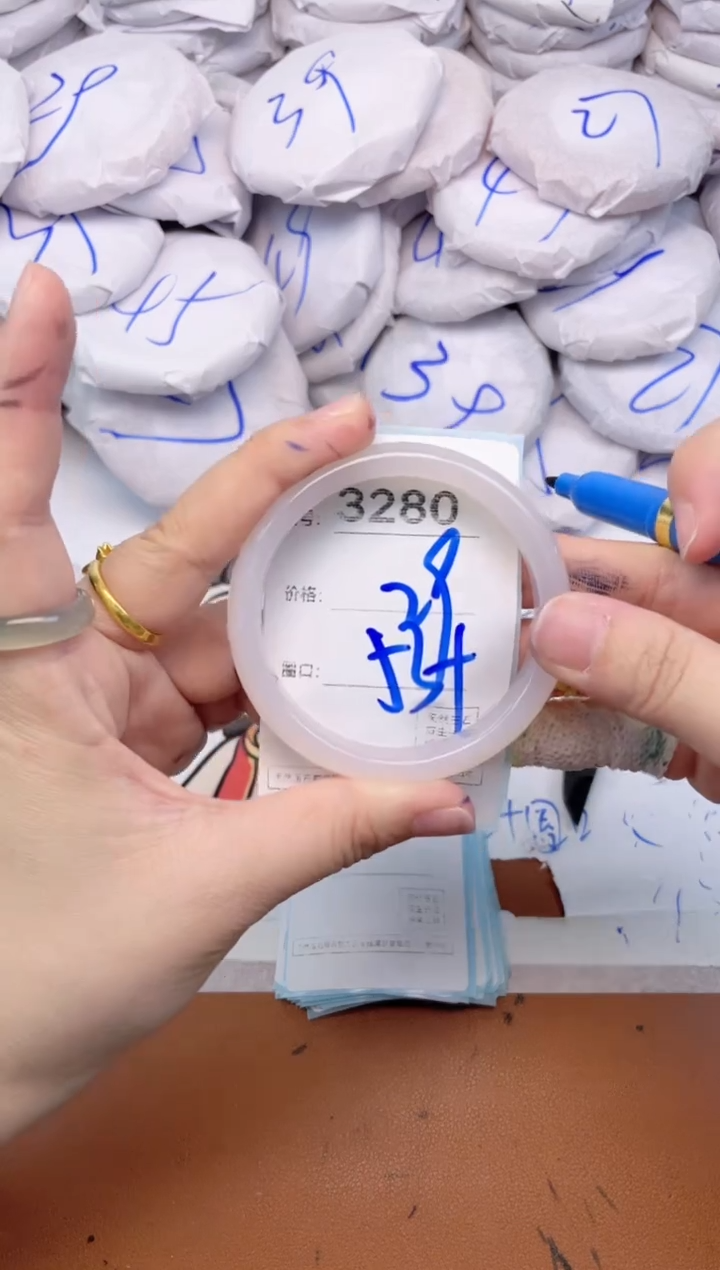 玛瑙/玉髓手镯未镶嵌3280