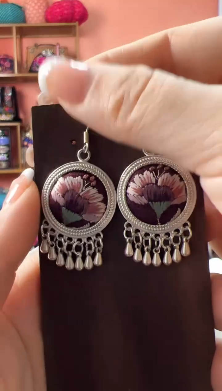 织绣民族风老绣饰品384