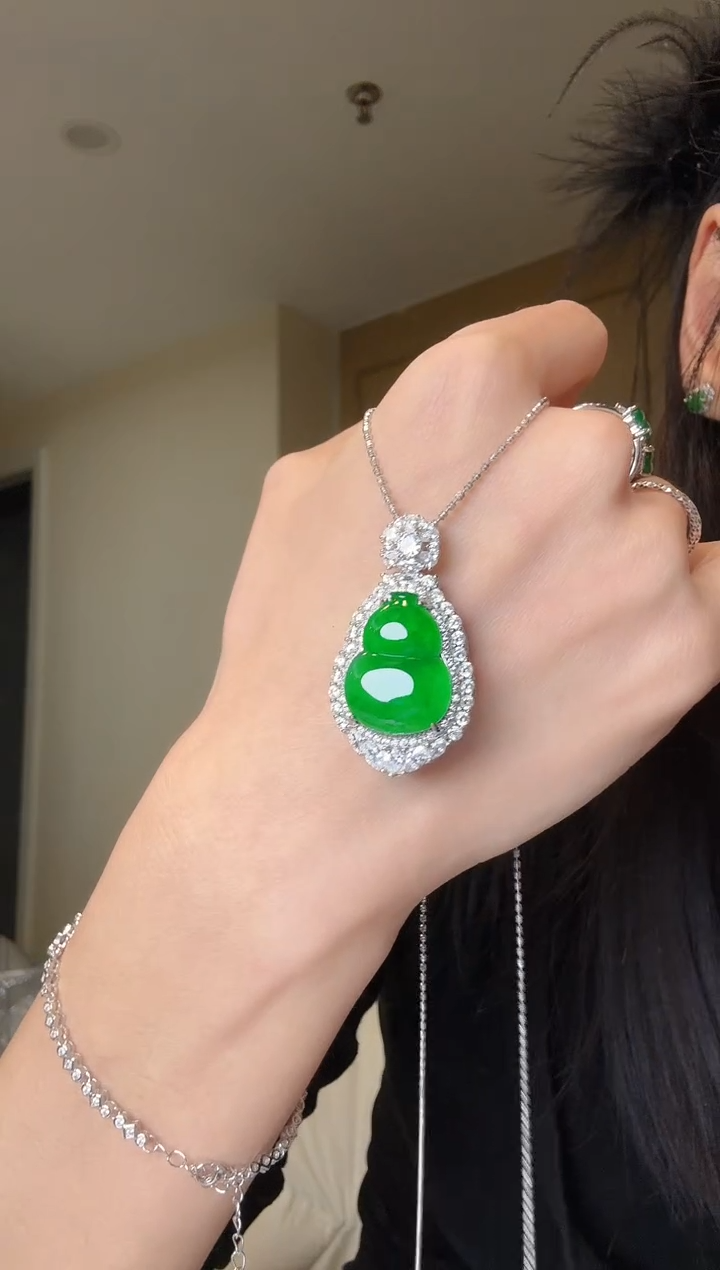 【闪购商品】翡翠吊坠(不含链)银S925镶嵌天然翡翠吊坠