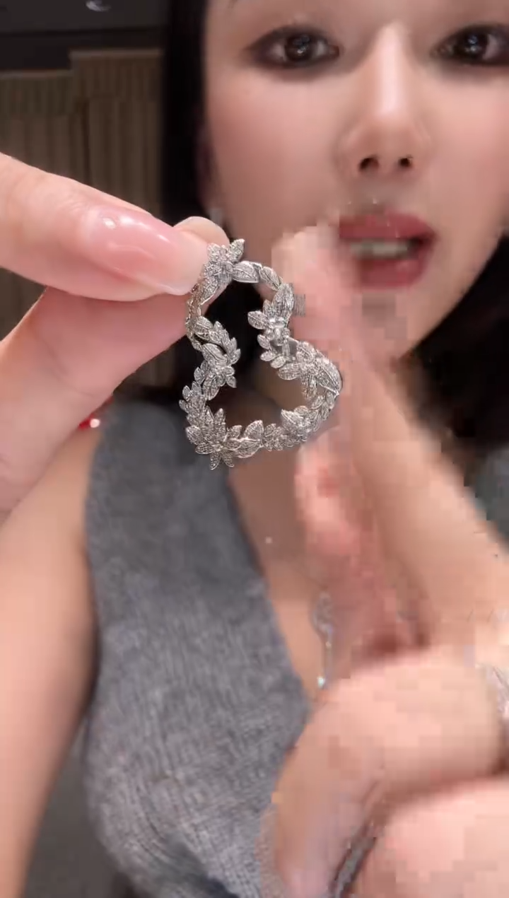 吊坠（不含链）18K金镶嵌钻石繁花葫芦