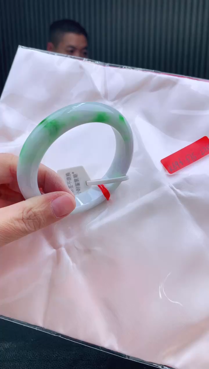 未镶嵌手镯翡翠57+