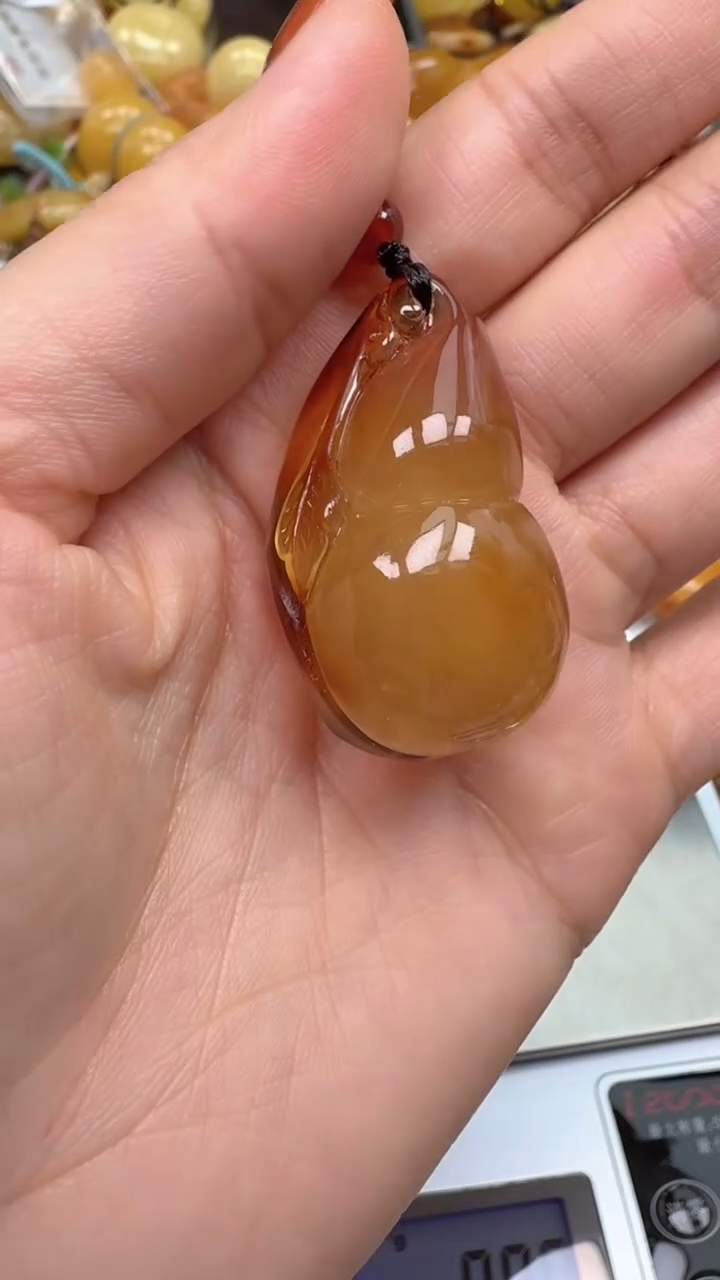 裸石琥珀未镶嵌如图