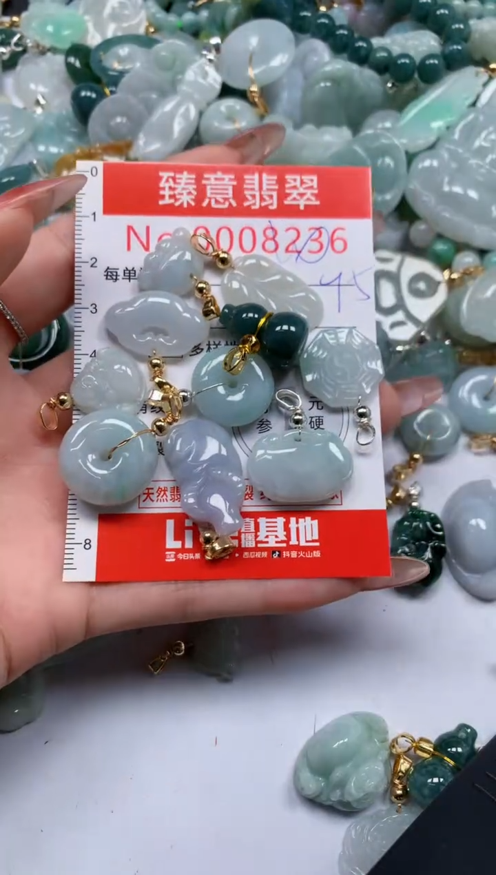 翡翠未镶嵌吊坠(不含链)8236