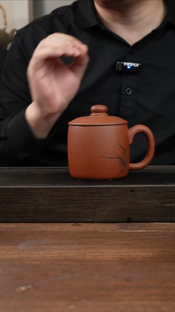 茶杯紫砂红清水兰花刻绘  盖杯 ！  