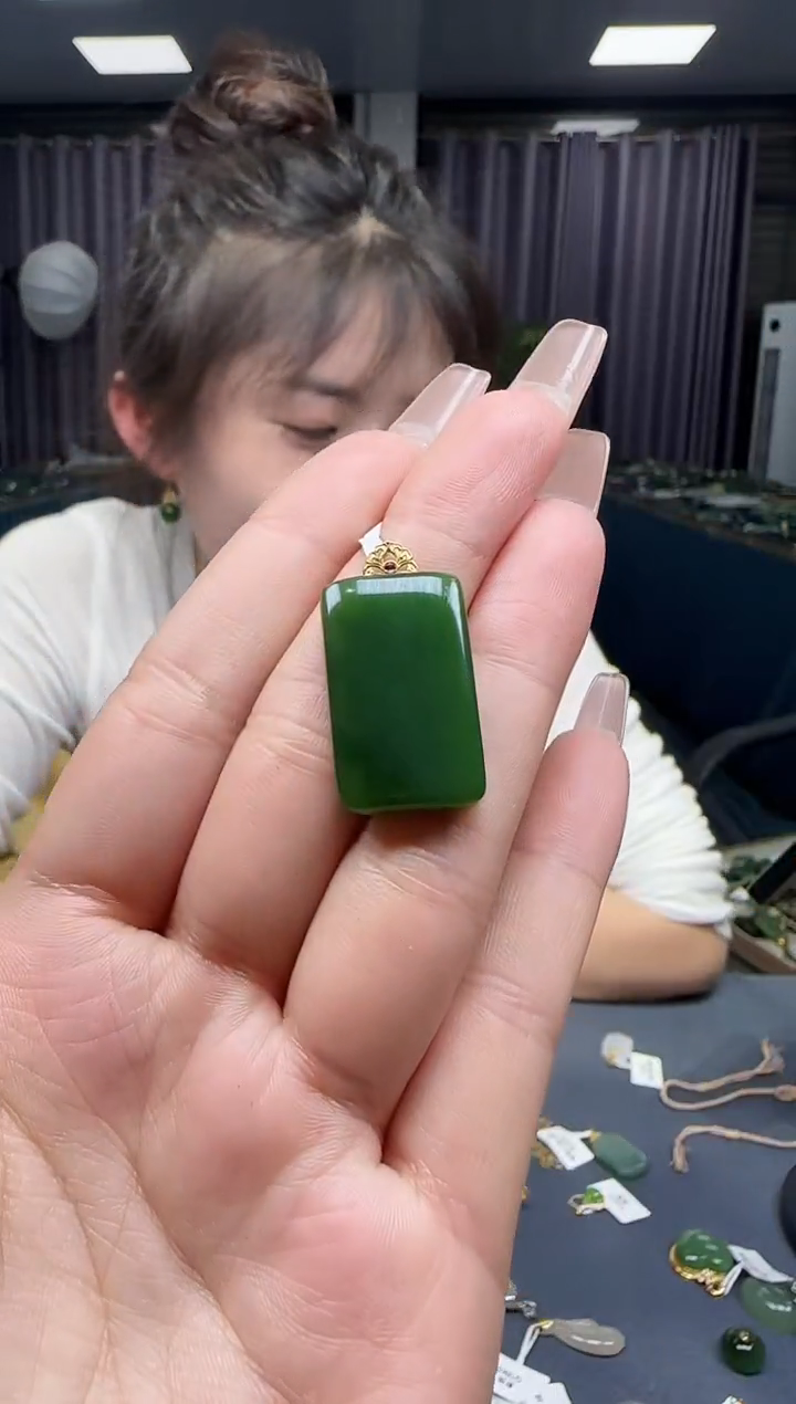 【闪购商品】和田玉挂件18K金镶嵌1