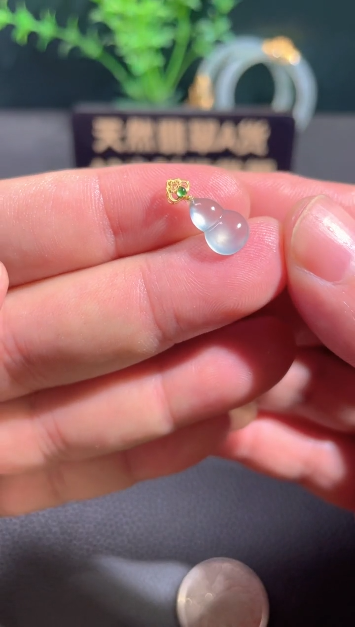 翡翠18K金镶嵌颈饰翡翠