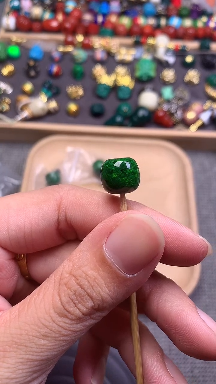 颈饰琉璃绿老型卡12mm 单个发