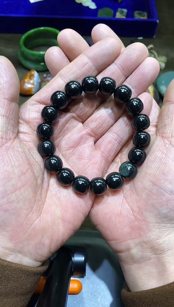 颈饰未镶嵌和田玉福**多手串